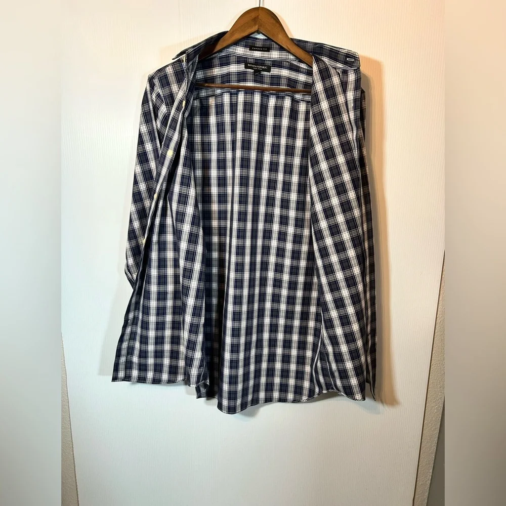 Banana Republic Plaid Button Up Shirt Size Medium